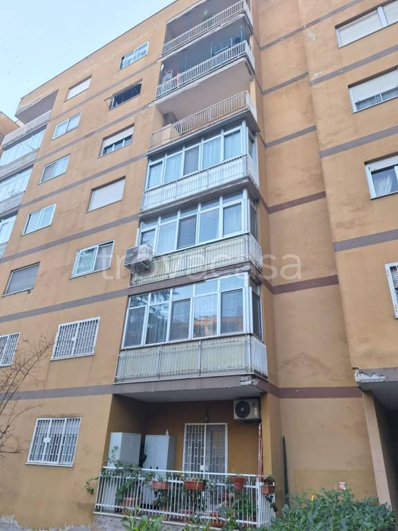 appartamento in vendita a Roma in zona Torre Angela