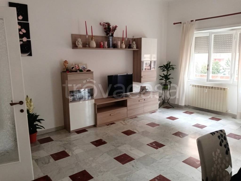 appartamento in vendita a Roma in zona Tomba di Nerone