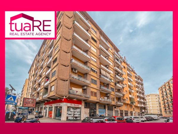 locale commerciale in vendita a Roma in zona Ostiense