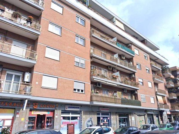 negozio in vendita a Roma in zona Ostia