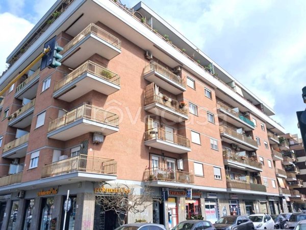 negozio in vendita a Roma in zona Ostia