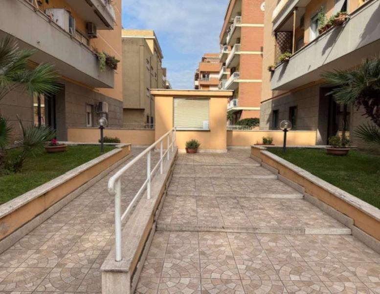 appartamento in vendita a Roma in zona Ostia