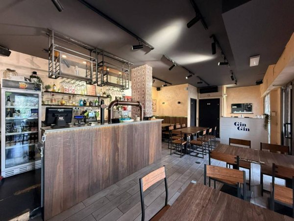 negozio in vendita a Roma in zona Torrino