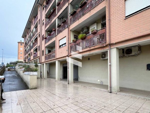 negozio in vendita a Roma in zona Massimina/Casal Lumbroso