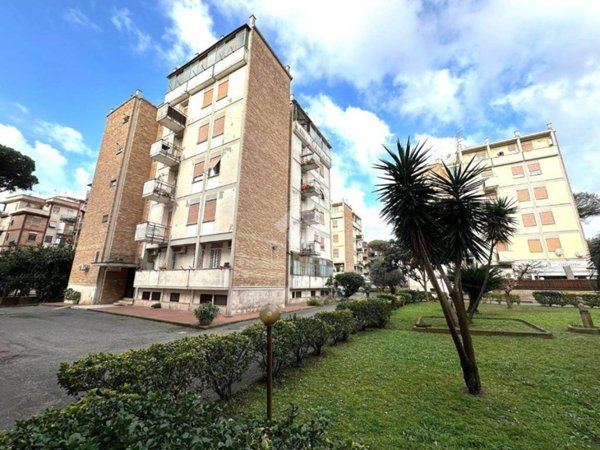 appartamento in vendita a Roma in zona Castel Fusano