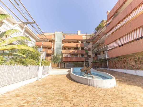 ufficio in vendita a Roma in zona Primavalle