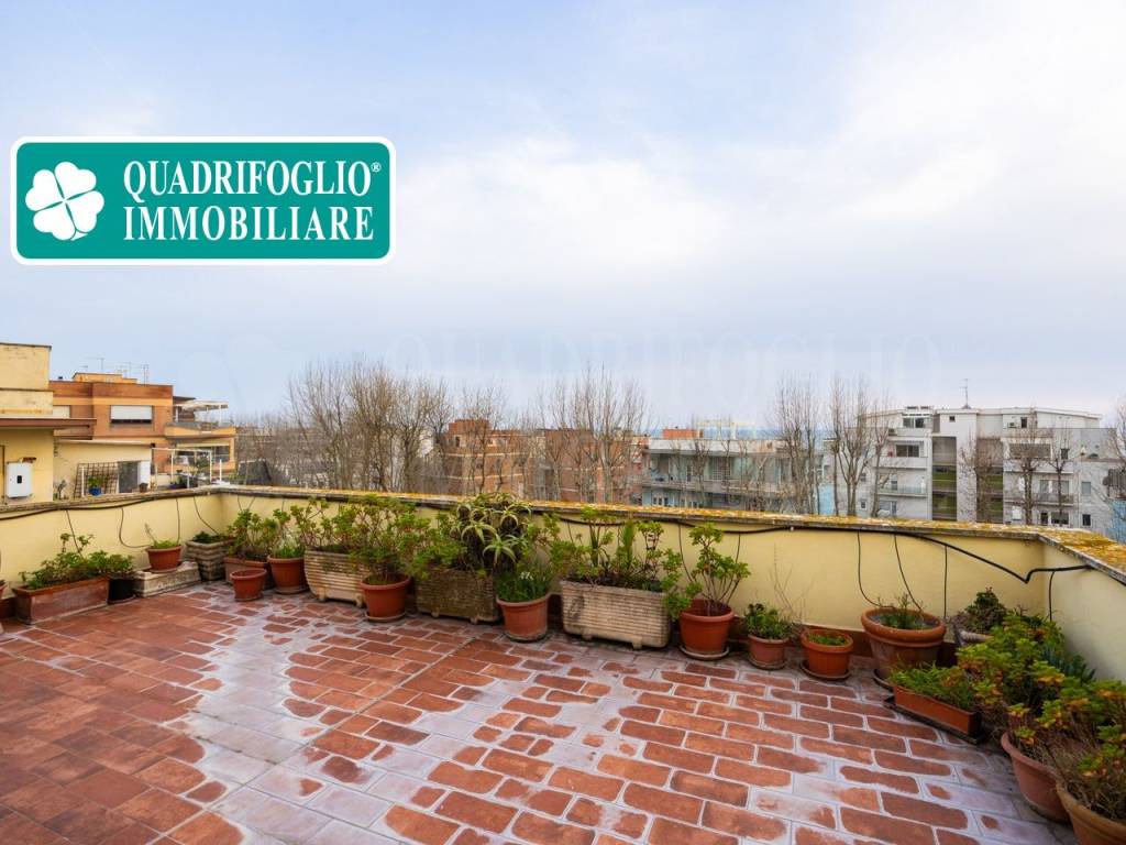 appartamento in vendita a Roma in zona Ostia