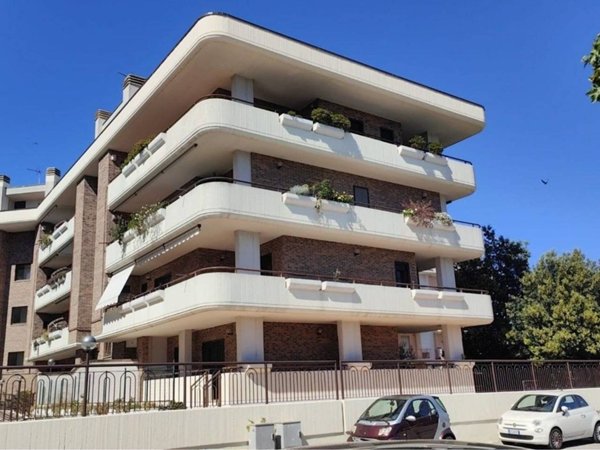 appartamento in vendita a Roma in zona Osteria del Curato