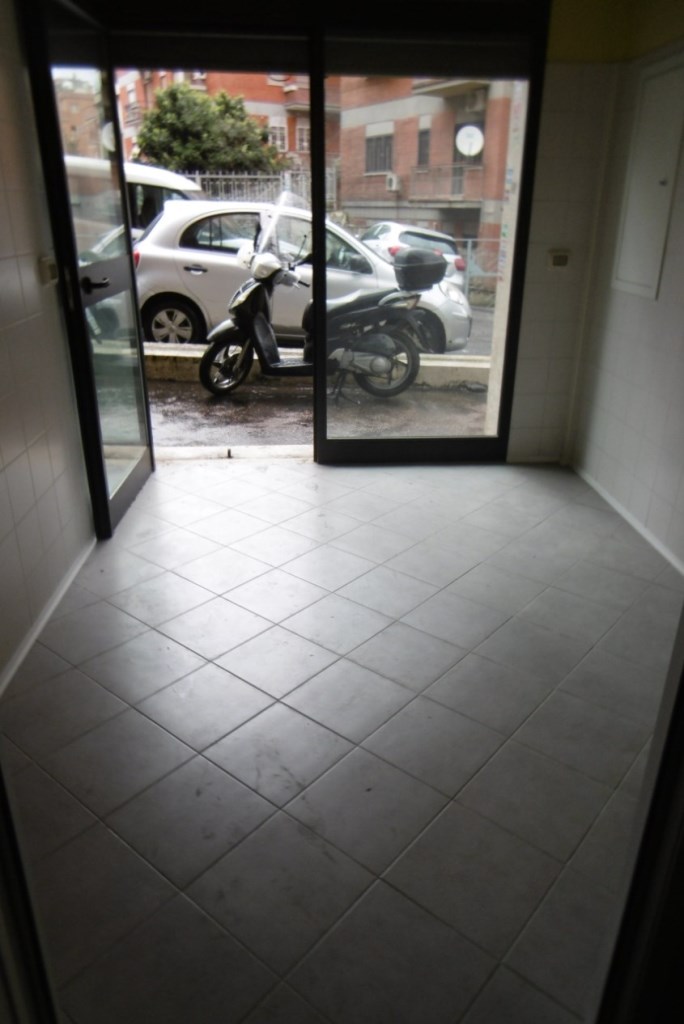 negozio in vendita a Roma in zona Gianicolense