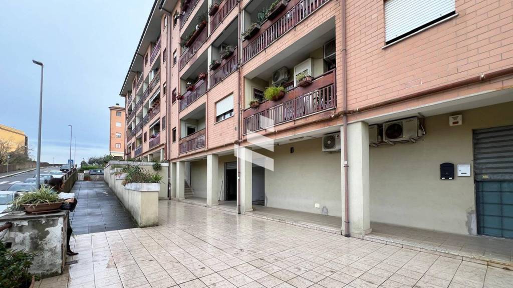 negozio in vendita a Roma in zona Massimina/Casal Lumbroso