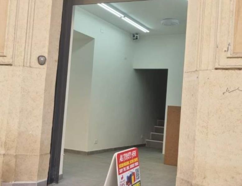 locale commerciale in vendita a Roma in zona Rione Monti/Campitelli