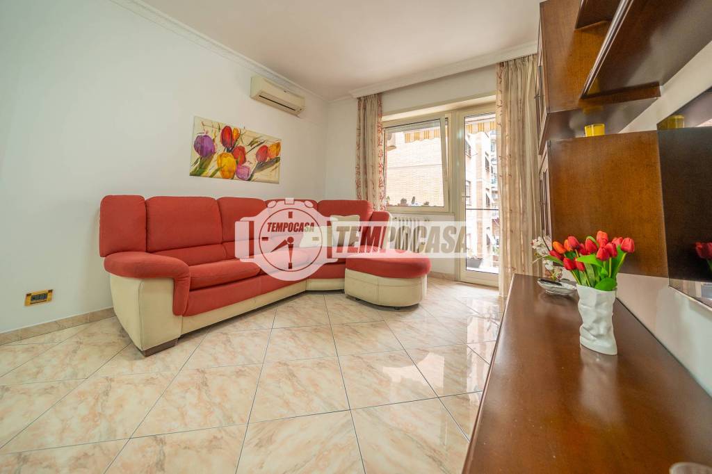 appartamento in vendita a Roma in zona Tuscolano