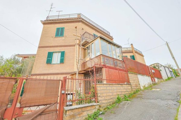 appartamento in vendita a Roma in zona Corviale