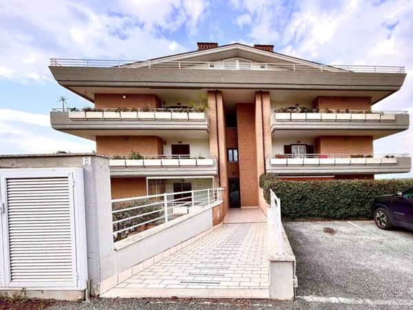 appartamento in vendita a Roma in zona Massimina/Casal Lumbroso