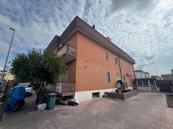 appartamento in vendita a Roma in zona Dragona/Bagnoletto