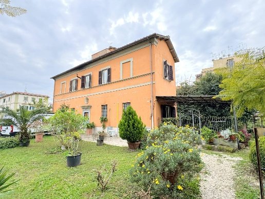casa indipendente in vendita a Roma in zona Appio Latino