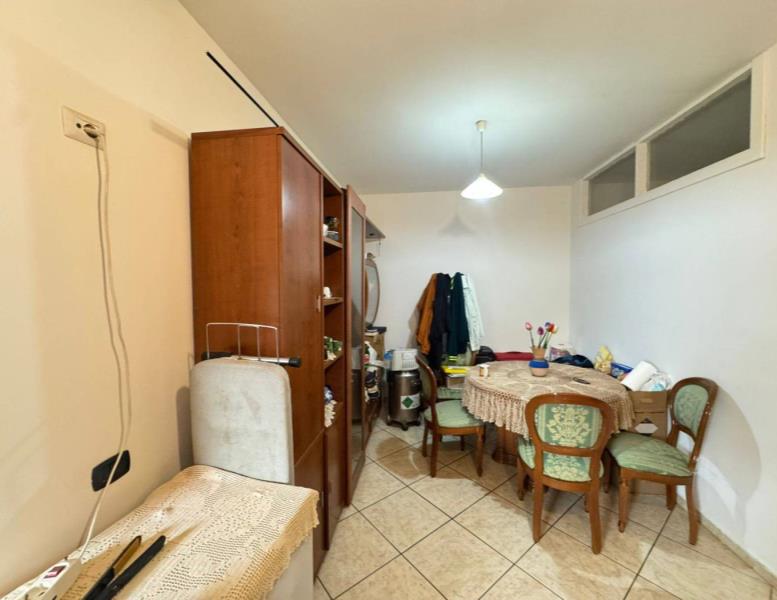appartamento in vendita a Roma in zona Lago Regillo
