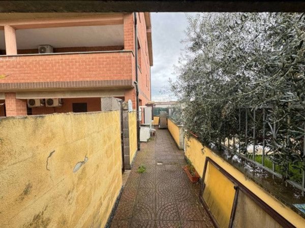 appartamento in vendita a Roma in zona Lago Regillo