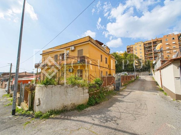 appartamento in vendita a Roma in zona Tor de' Cenci