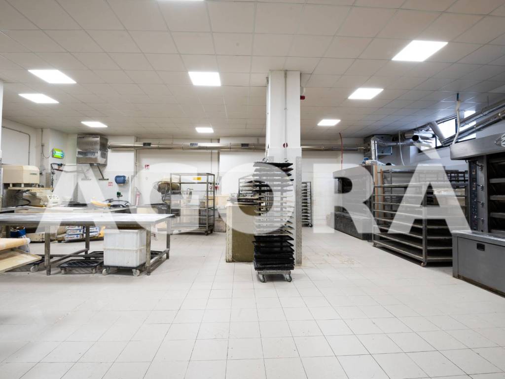 negozio in vendita a Roma in zona Portuense