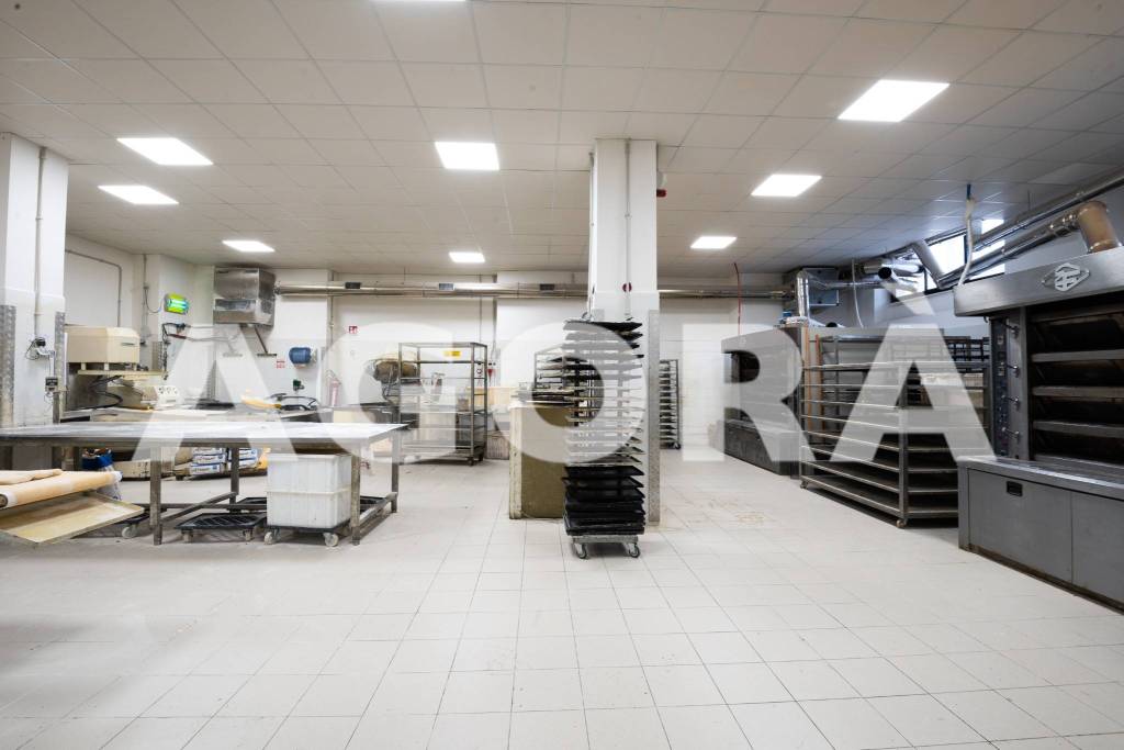 negozio in vendita a Roma in zona Portuense