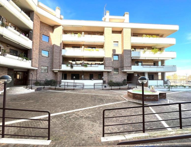 appartamento in vendita a Roma in zona Osteria del Curato