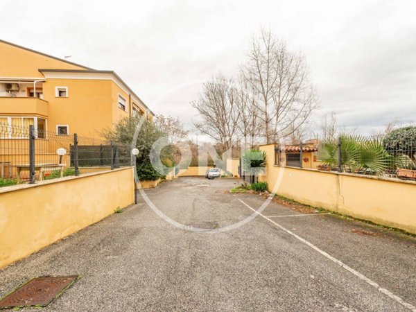 appartamento in vendita a Roma in zona Lunghezza