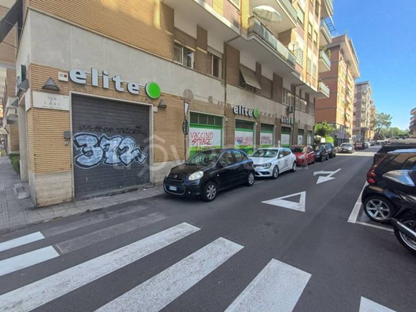 negozio in vendita a Roma in zona Portuense