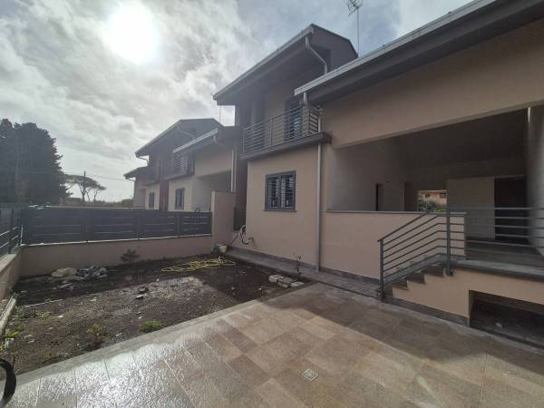 casa indipendente in vendita a Roma in zona Acilia