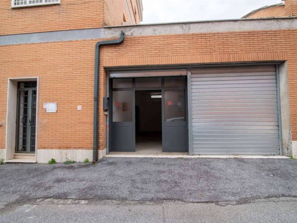 negozio in vendita a Roma in zona Alessandrino