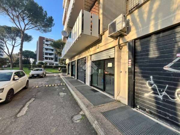negozio in vendita a Roma in zona Collatino