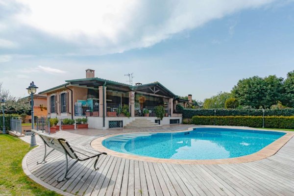 casa indipendente in vendita a Roma