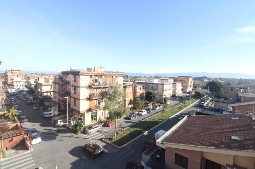 appartamento in vendita a Roma in zona Colle Prenestino