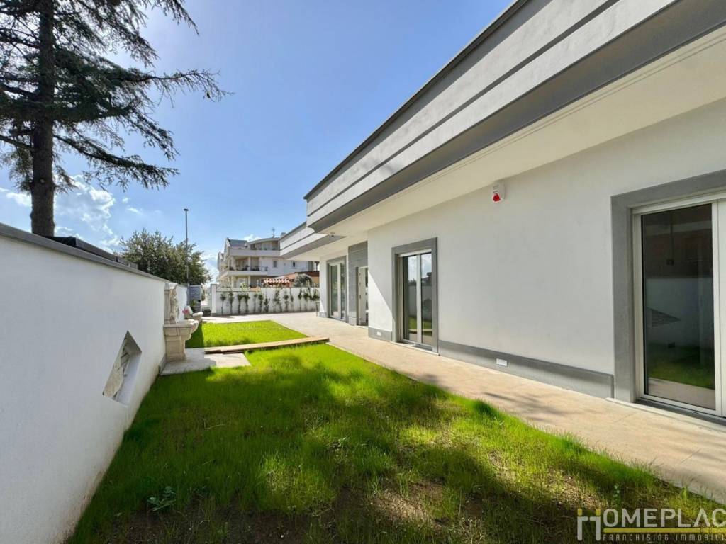 casa indipendente in vendita a Roma in zona Finocchio