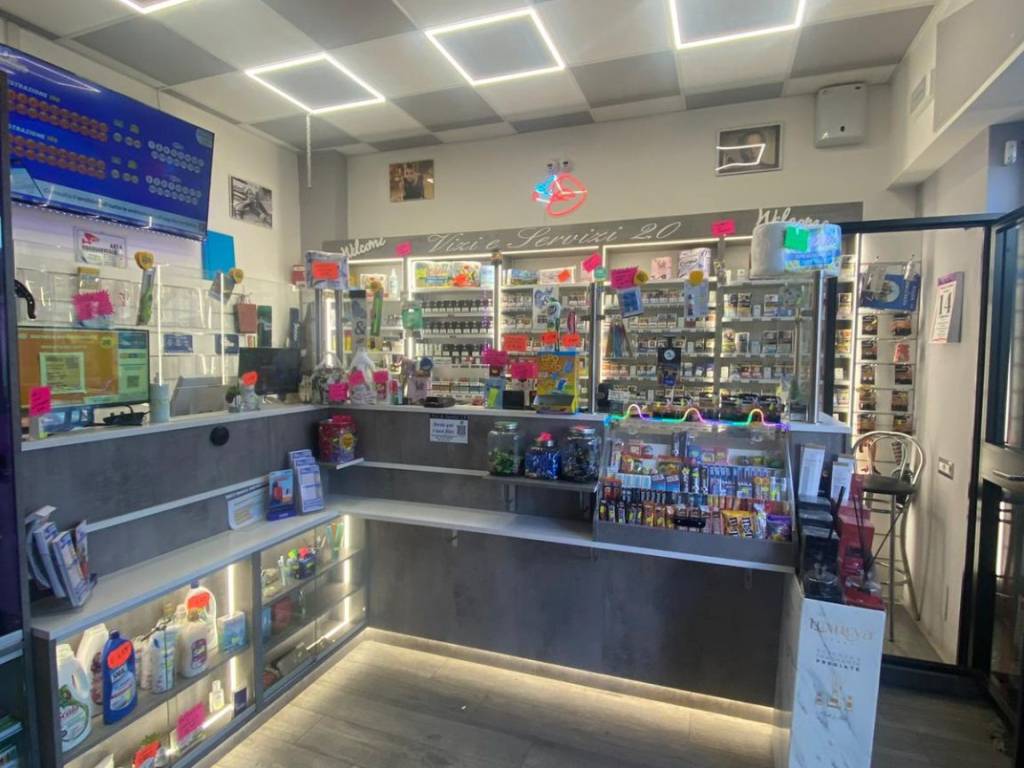 negozio in vendita a Roma in zona Torrevecchia