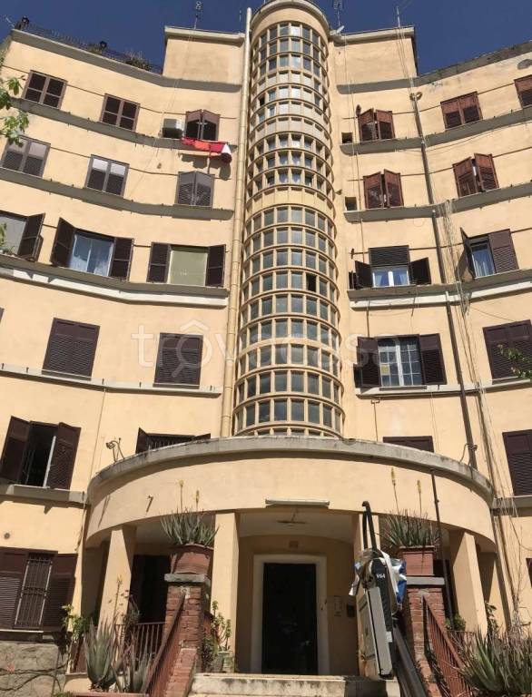 appartamento in vendita a Roma in zona Ostiense