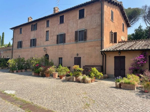 appartamento in vendita a Roma in zona Ardeatino