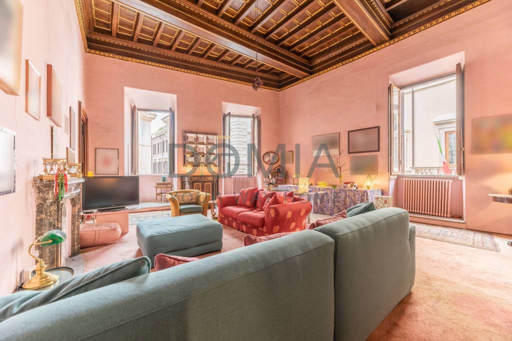 appartamento in vendita a Roma in zona Rione Monti/Campitelli