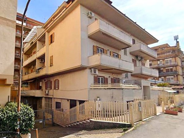 appartamento in vendita a Roma in zona Torre Angela