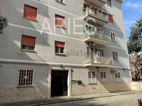 appartamento in vendita a Roma in zona Ardeatino