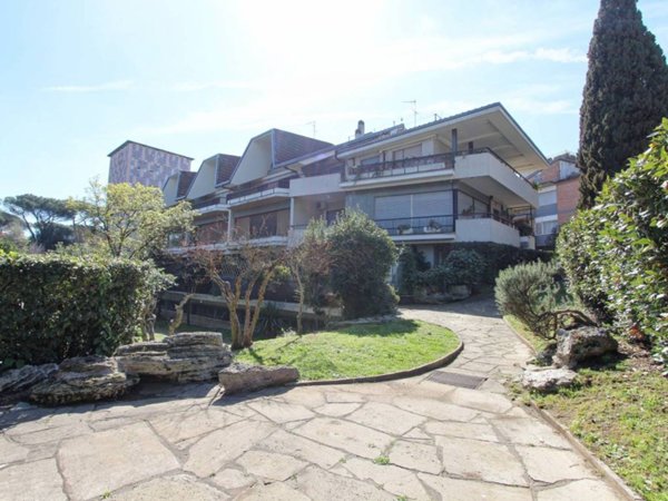 appartamento in vendita a Roma in zona EUR