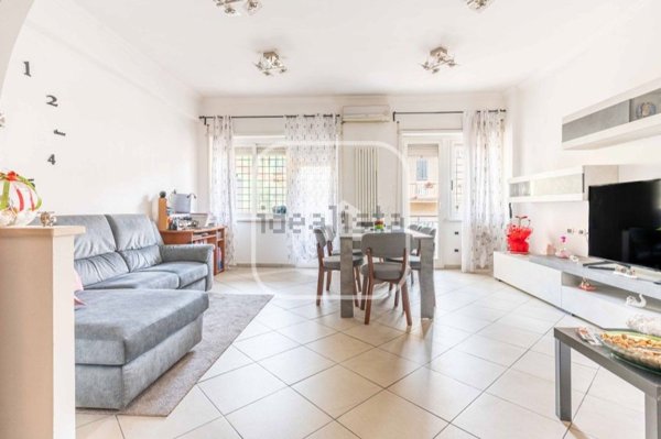 appartamento in vendita a Roma in zona Torre Angela