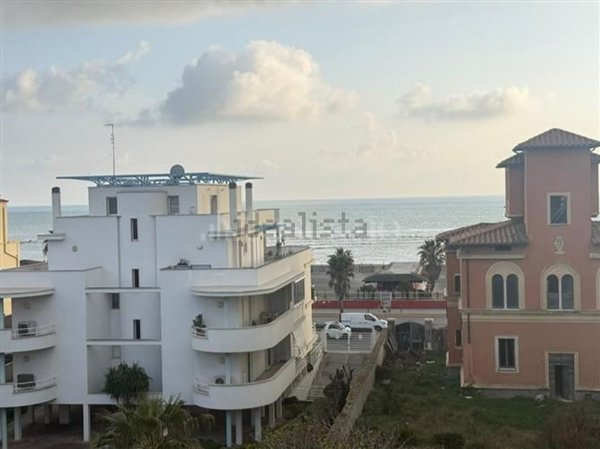 appartamento in vendita a Roma in zona Ostia