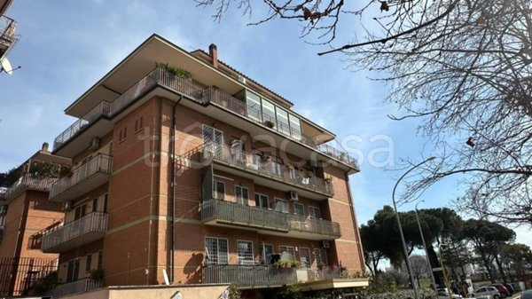 appartamento in vendita a Roma in zona Appio Claudio
