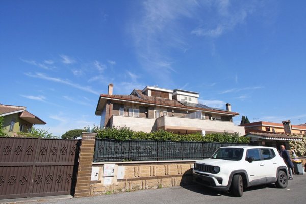 casa indipendente in vendita a Roma