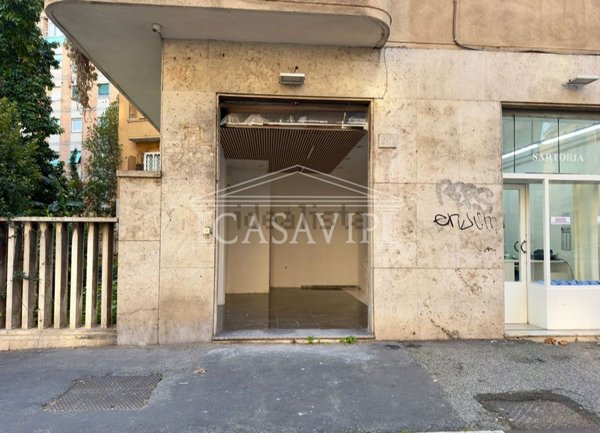 locale commerciale in vendita a Roma in zona Della Vittoria