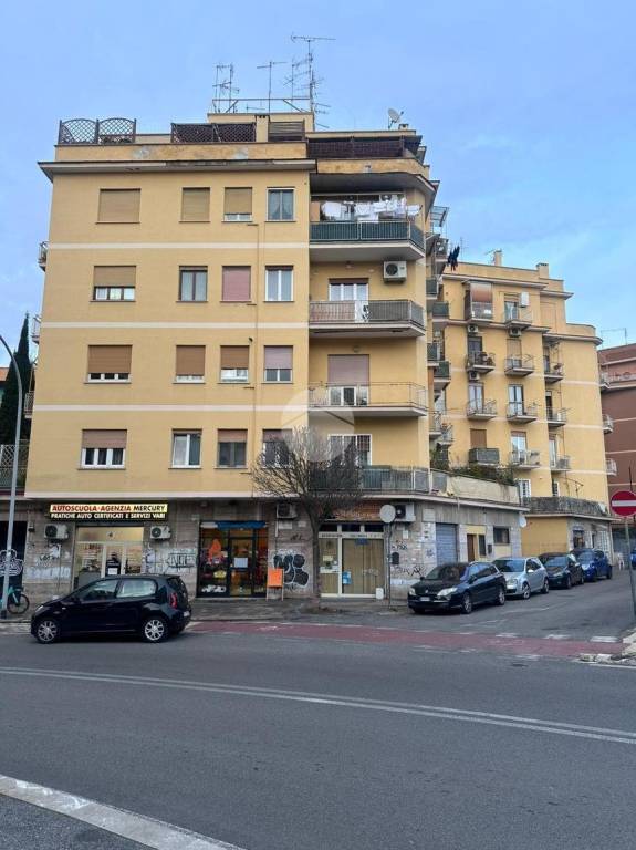 appartamento in vendita a Roma in zona Appio Claudio