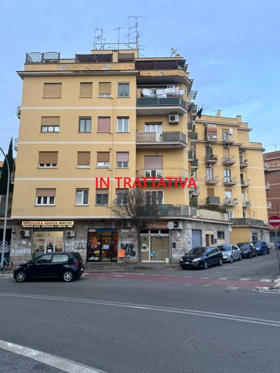 appartamento in vendita a Roma in zona Appio Claudio
