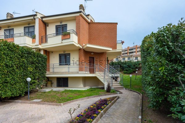 casa indipendente in vendita a Roma in zona Mezzocammino