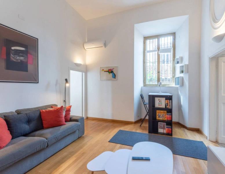 appartamento in vendita a Roma in zona Parione/Sant'Eustachio